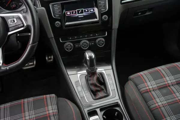 Volkswagen Golf 2.0 TSi R20 DSG 15