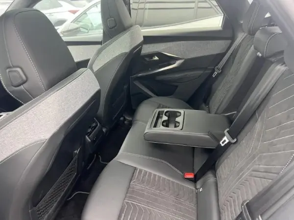 Peugeot E-3008 73 kWh GT 14