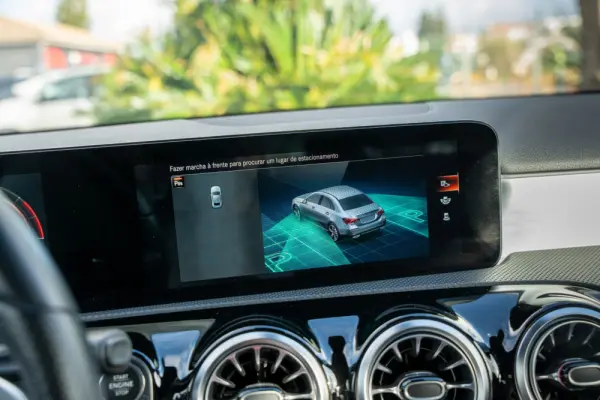 Mercedes-Benz A 250 Limousine e AMG Line 13