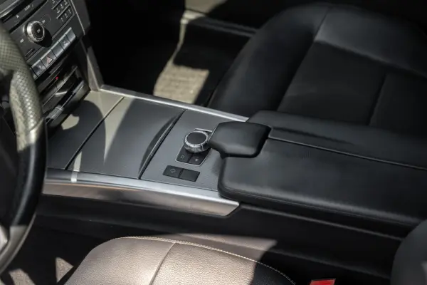 Mercedes-Benz E 300 Bluetec Hybrid Avantgarde 18