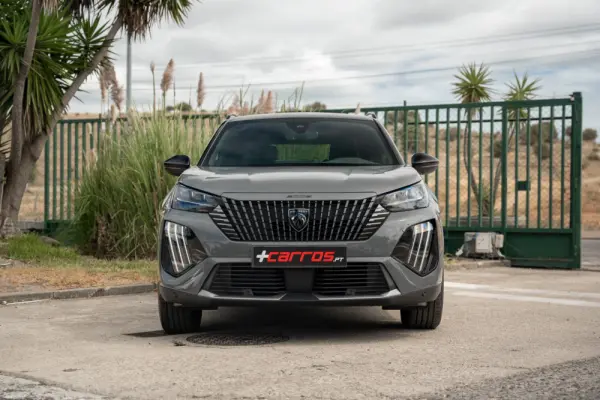Peugeot e-2008 GT 6