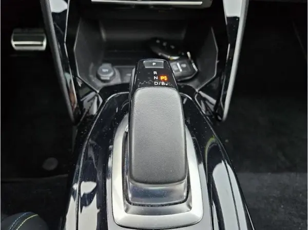 Peugeot e-2008 50 kWh GT 12