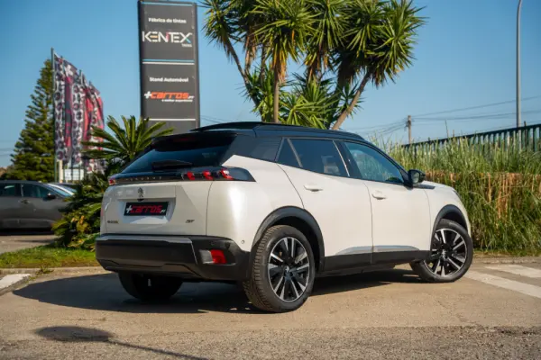 Peugeot e-2008 50 kWh GT 9