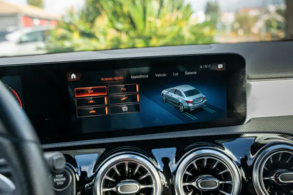 Mercedes-Benz A 250 Limousine e AMG Line 12