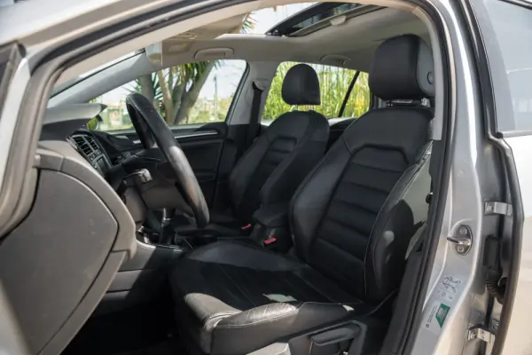 Volkswagen Golf 1.6 TDi Highline 15