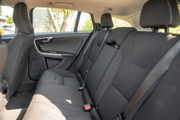 Volvo V60 2.0 D2 Momentum 16
