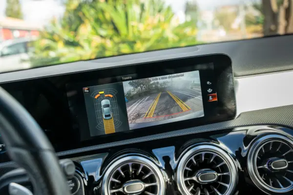 Mercedes-Benz A 250 Limousine e AMG Line 16