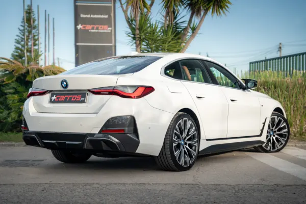 BMW i4 eDrive40 Pack Desportivo M 7
