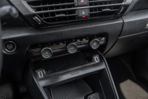 Citroen e-C4 X Shine 19