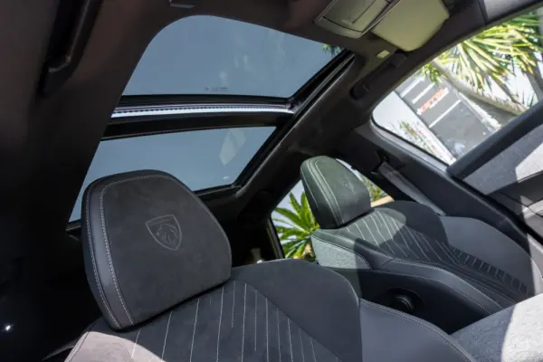 Peugeot E-3008 73 kWh GT 27