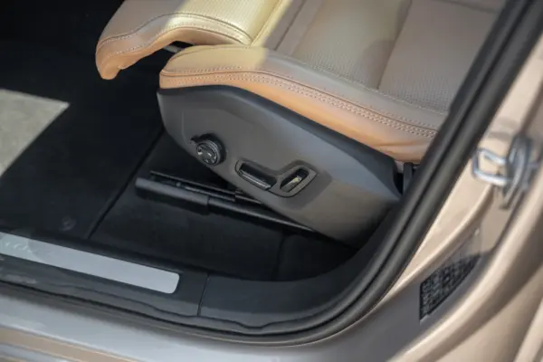 Volvo XC 60 T8 AWD Recharge Ultimate Bright 25