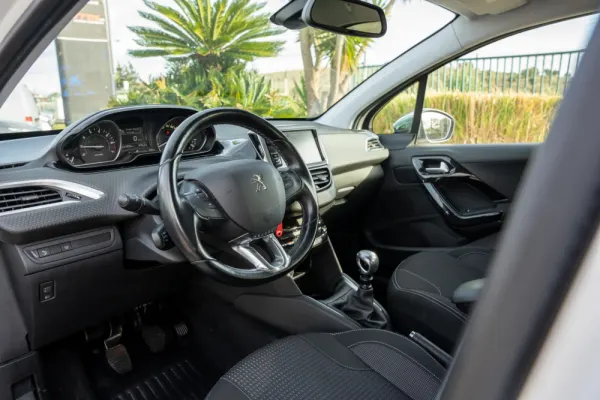 Peugeot 208 1.2 PureTech Allure 15