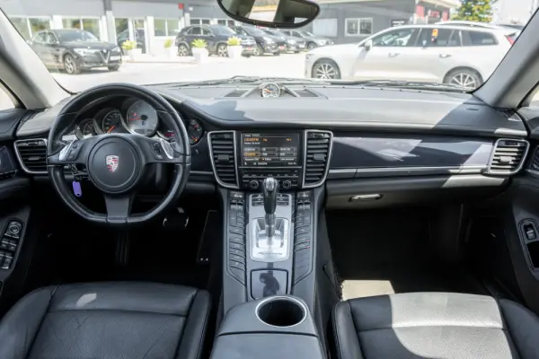 Porsche Panamera S Hybrid 9