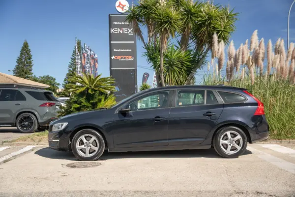 Volvo V60 2.0 D2 Momentum 4