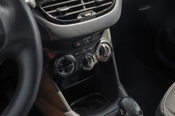 Peugeot 208 1.2 PureTech Allure 12