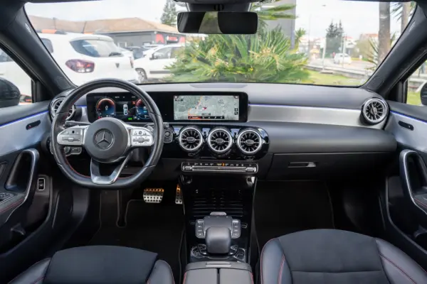 Mercedes-Benz A 250 Limousine e AMG Line 5