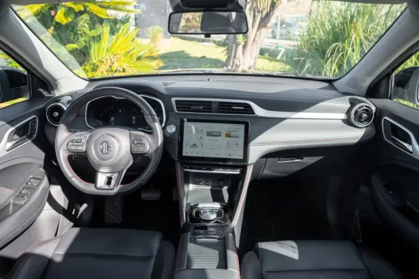 MG ZS Standard Luxury 11