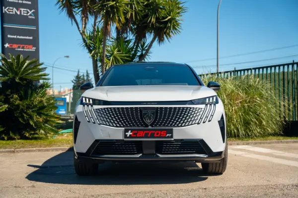 Peugeot E-3008 73 kWh GT 4