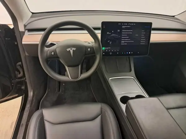 Tesla Model Y Long Range Dual Motor AWD 7