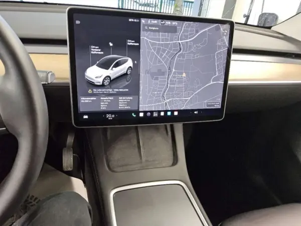 Tesla Model Y Long Range Dual Motor AWD 8