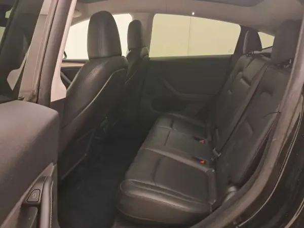 Tesla Model Y Standard 8