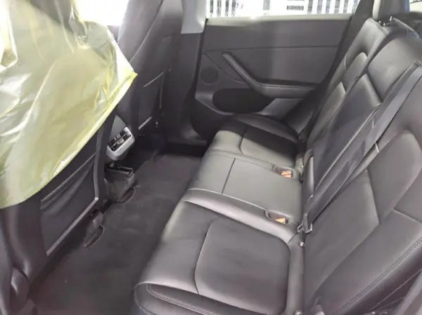 Tesla Model Y Long Range Dual Motor AWD 9