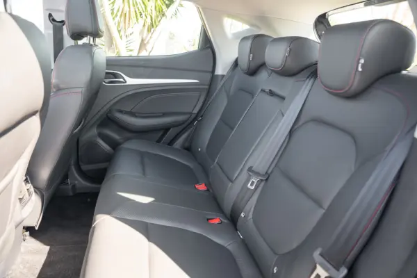 MG ZS Standard Luxury 22