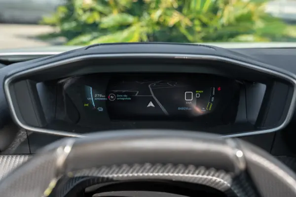 Peugeot e-2008 50 kWh GT 12