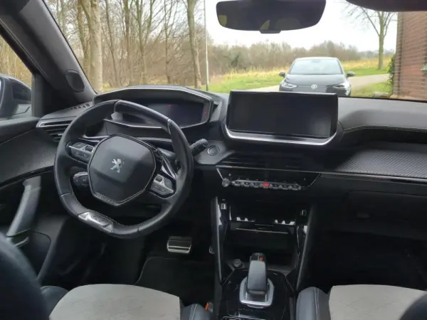 Peugeot e-2008 50 kWh GT 7