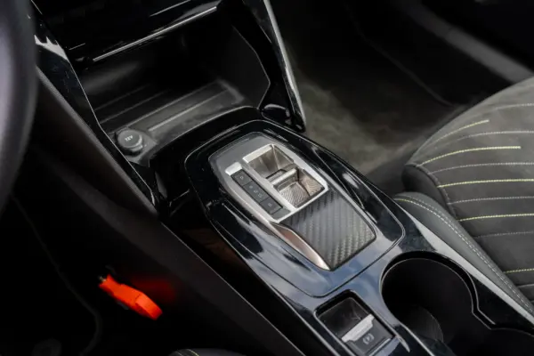 Peugeot e-2008 GT 22