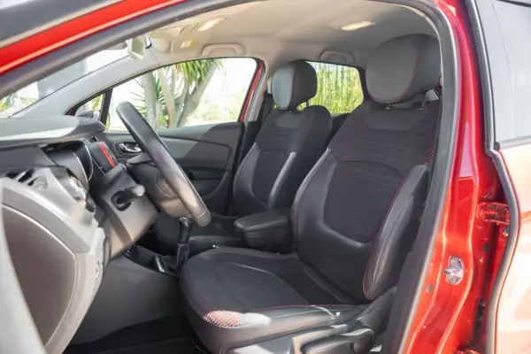 Renault Captur 1.5 dCi Helly Hansen 13