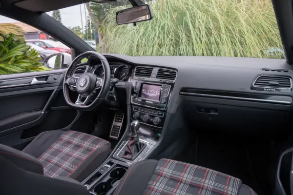 Volkswagen Golf 2.0 TSi R20 DSG 17