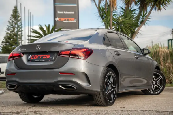 Mercedes-Benz A 250 Limousine e AMG Line 4