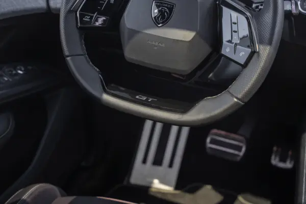 Peugeot E-3008 73 kWh GT 17