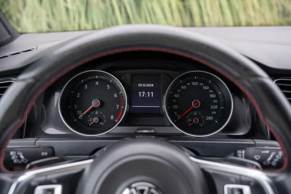 Volkswagen Golf 2.0 TSi R20 DSG 11