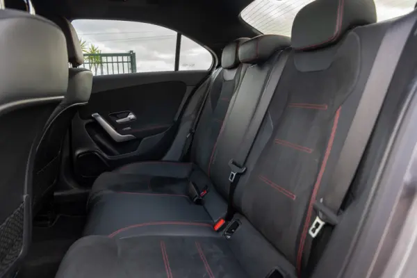 Mercedes-Benz A 250 Limousine e AMG Line 21