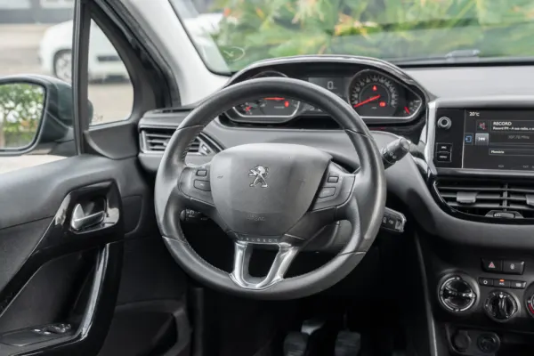 Peugeot 208 1.2 PureTech Active 6