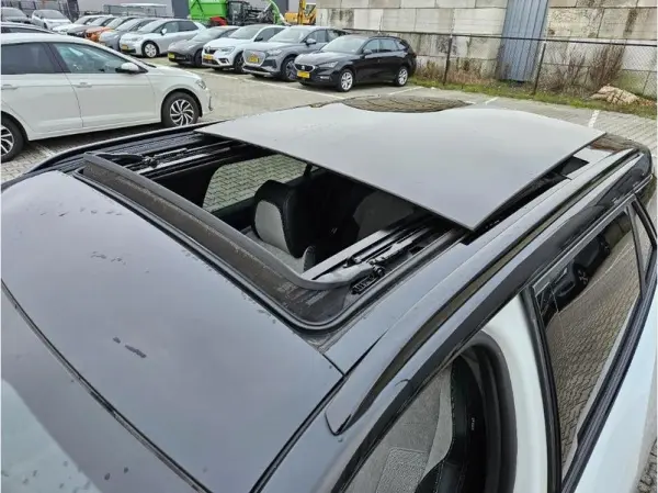 Peugeot e-2008 50 kWh GT 6