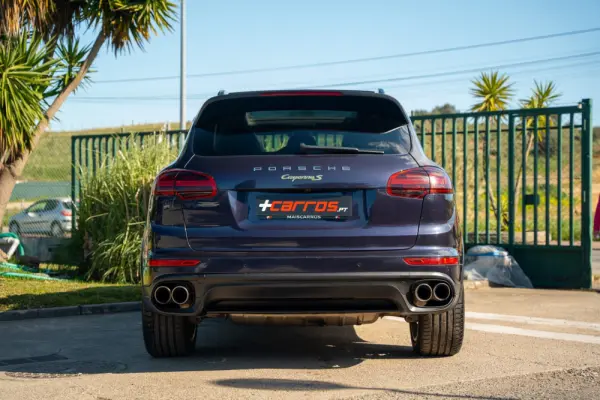 Porsche Cayenne S E-Hybrid 8
