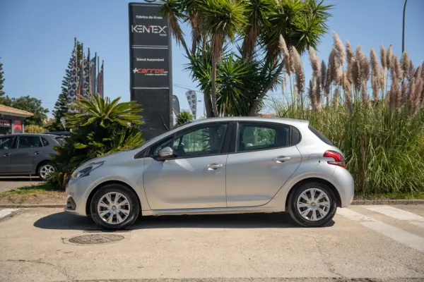 Peugeot 208 1.2 PureTech Allure 4