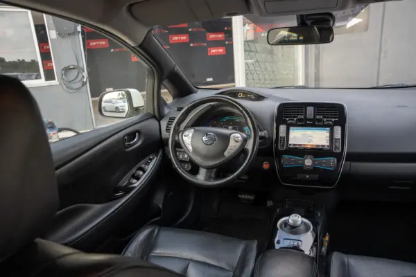 Nissan Leaf Tekna 30 kWh 10