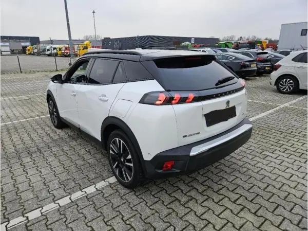 Peugeot e-2008 50 kWh GT 4