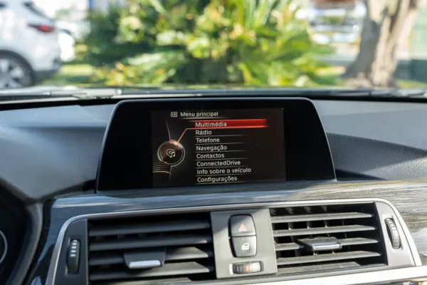 BMW 320 d Line Luxury Auto 8