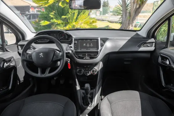 Peugeot 208 1.2 PureTech Allure 8