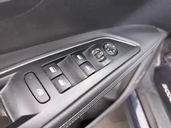 Peugeot 5008 1.2 PureTech Allure 18