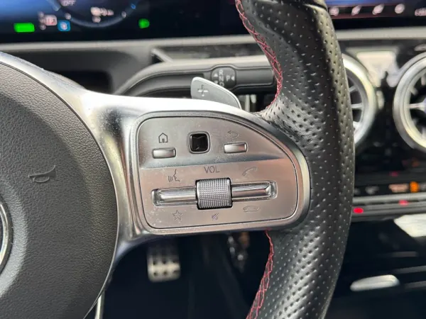 Mercedes-Benz A 250 Limousine e AMG Line 10