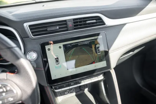 MG ZS Standard Luxury 16