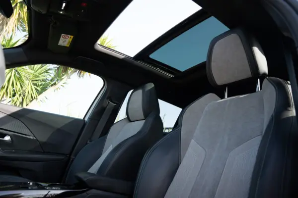 Peugeot e-2008 50 kWh GT 22