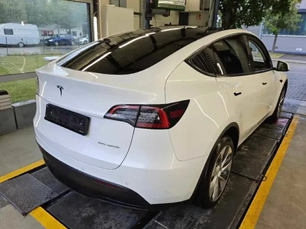 Tesla Model Y Long Range Dual Motor AWD 4