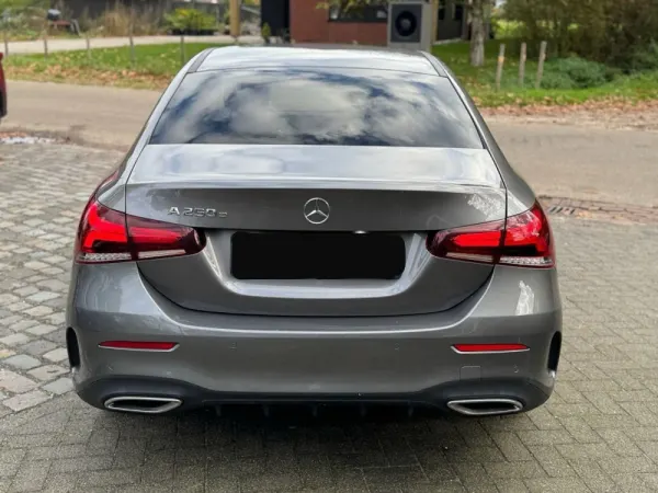 Mercedes-Benz A 250 Limousine e AMG Line 6